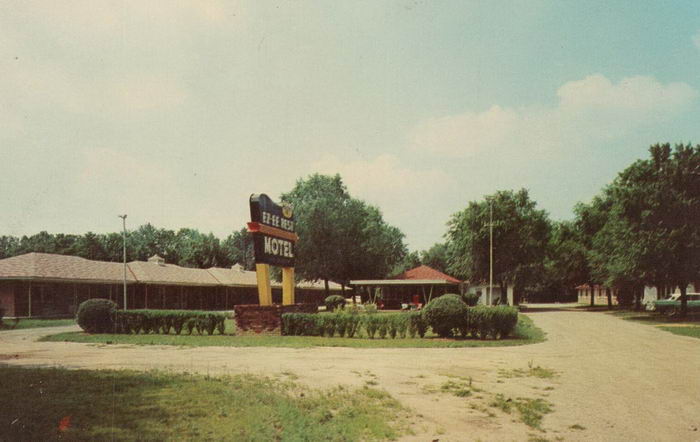 E-Z Rest Motel (EZ-EE Rest Motel) - Old Postcard (newer photo)